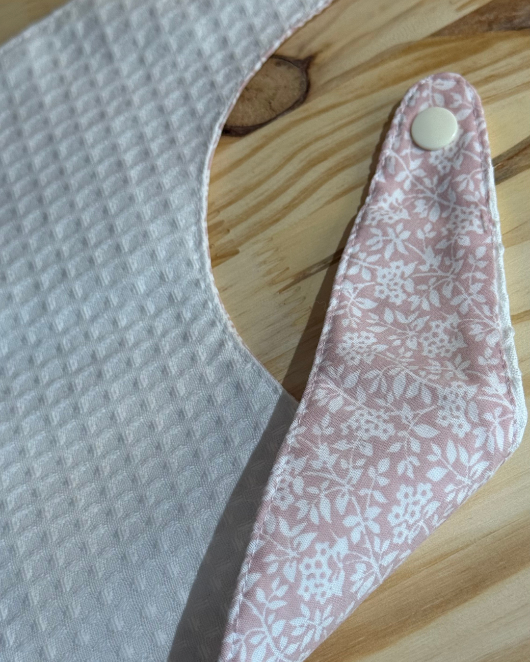 Bavoir bébé (coloris au choix)